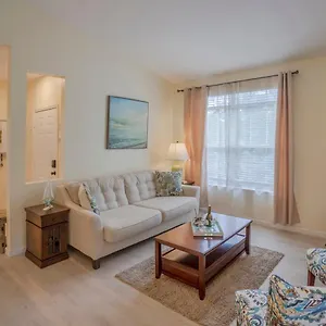 Wfh Away From Home! Free Wi-fi And Parking, 4mi To Beach Apartment